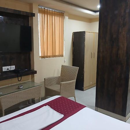 Blossoms Room Holiday Inn- Lakdikapul Hyderabad Ngoại thất bức ảnh