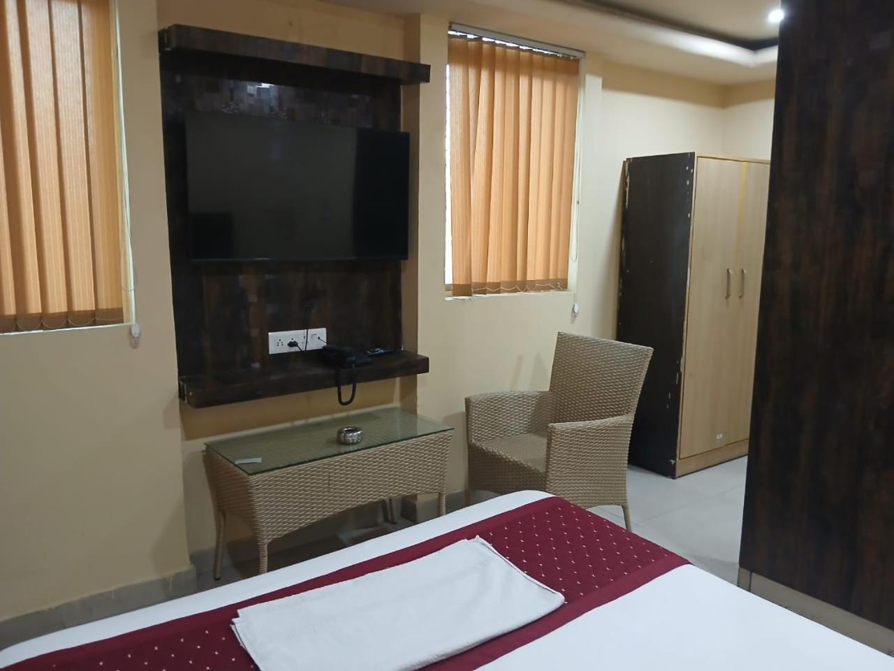 Blossoms Room Holiday Inn- Lakdikapul Hyderabad Ngoại thất bức ảnh