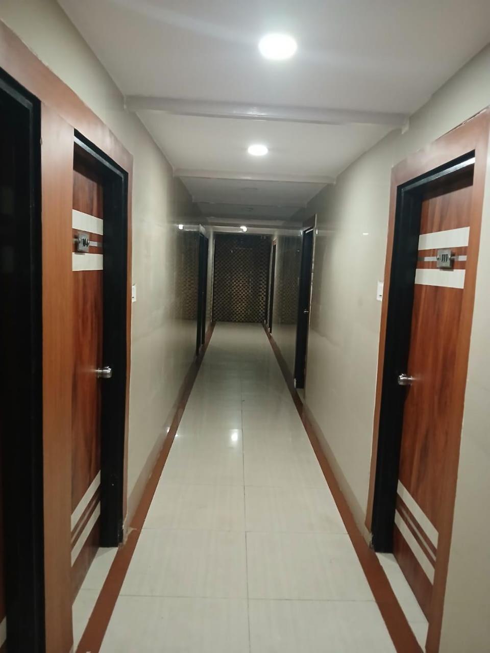 Blossoms Room Holiday Inn- Lakdikapul Hyderabad Ngoại thất bức ảnh