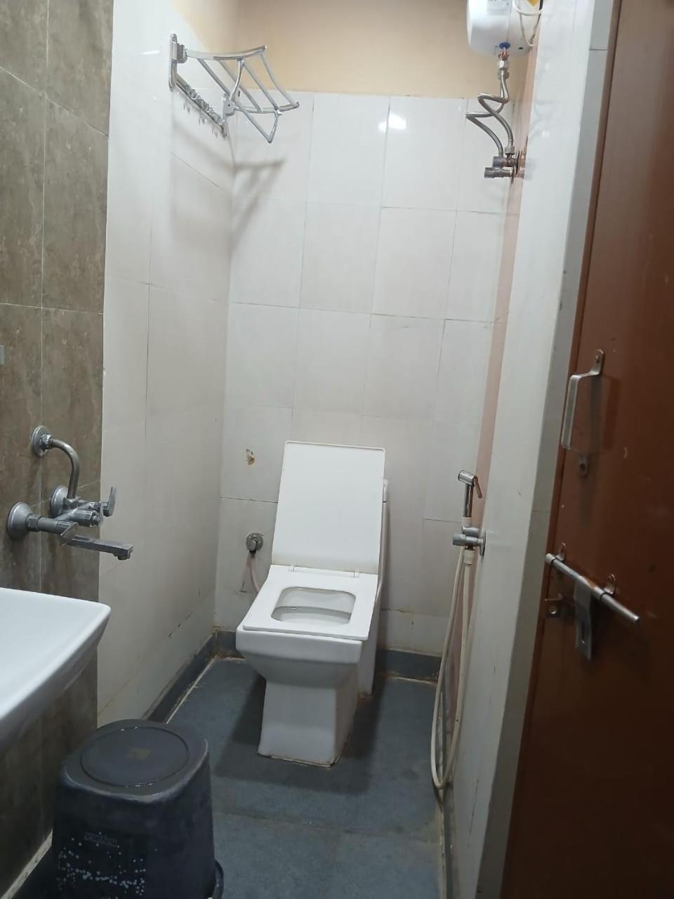 Blossoms Room Holiday Inn- Lakdikapul Hyderabad Ngoại thất bức ảnh