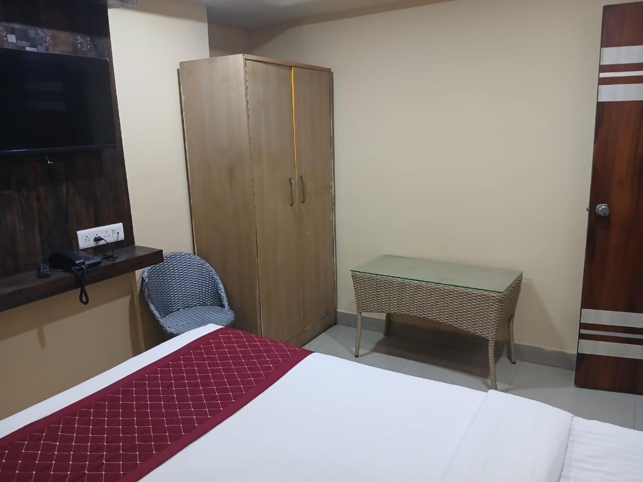 Blossoms Room Holiday Inn- Lakdikapul Hyderabad Ngoại thất bức ảnh