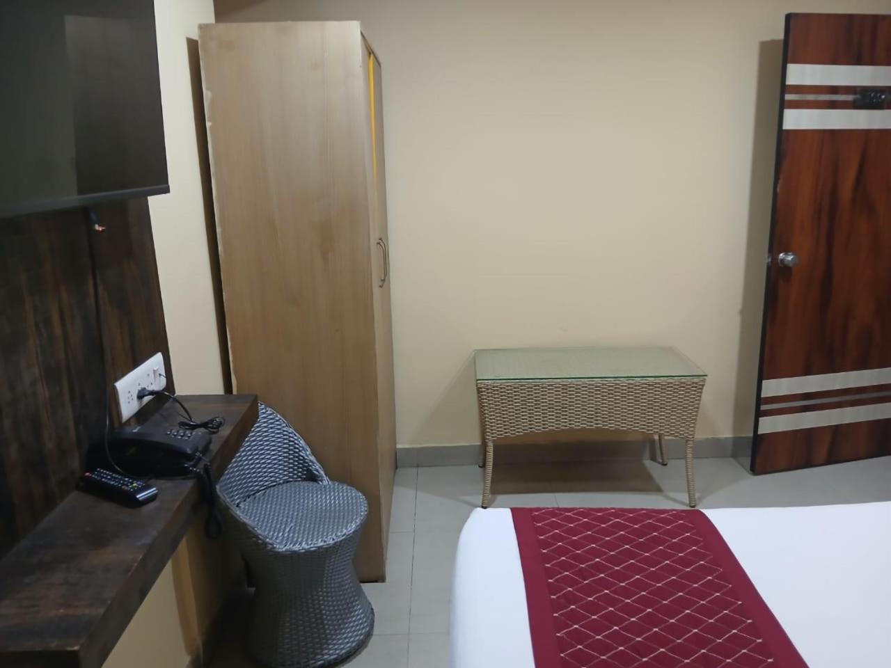 Blossoms Room Holiday Inn- Lakdikapul Hyderabad Ngoại thất bức ảnh