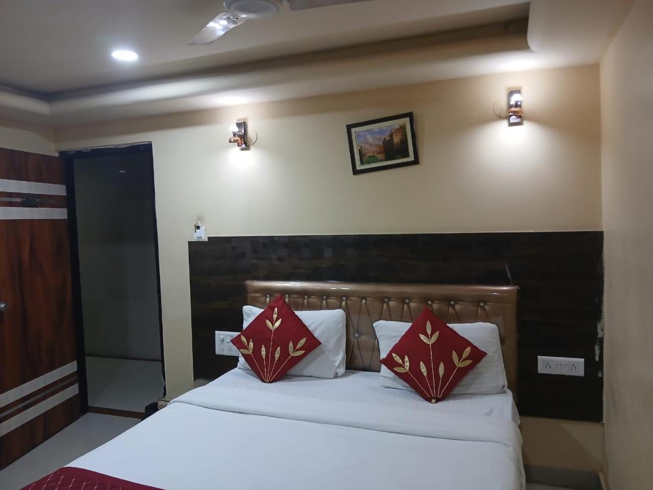 Blossoms Room Holiday Inn- Lakdikapul Hyderabad Ngoại thất bức ảnh