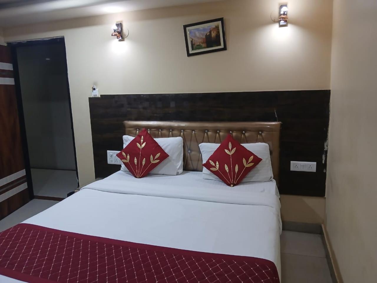 Blossoms Room Holiday Inn- Lakdikapul Hyderabad Ngoại thất bức ảnh