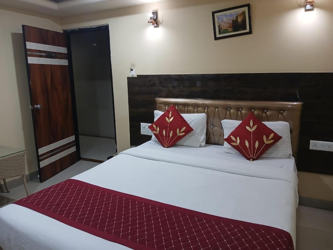 Blossoms Room Holiday Inn- Lakdikapul Hyderabad Ngoại thất bức ảnh
