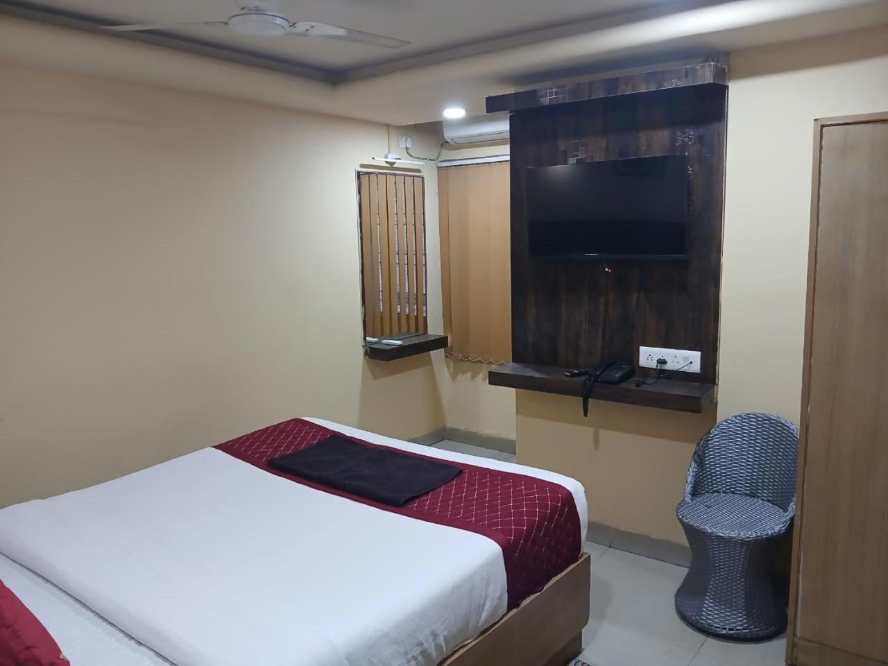 Blossoms Room Holiday Inn- Lakdikapul Hyderabad Ngoại thất bức ảnh