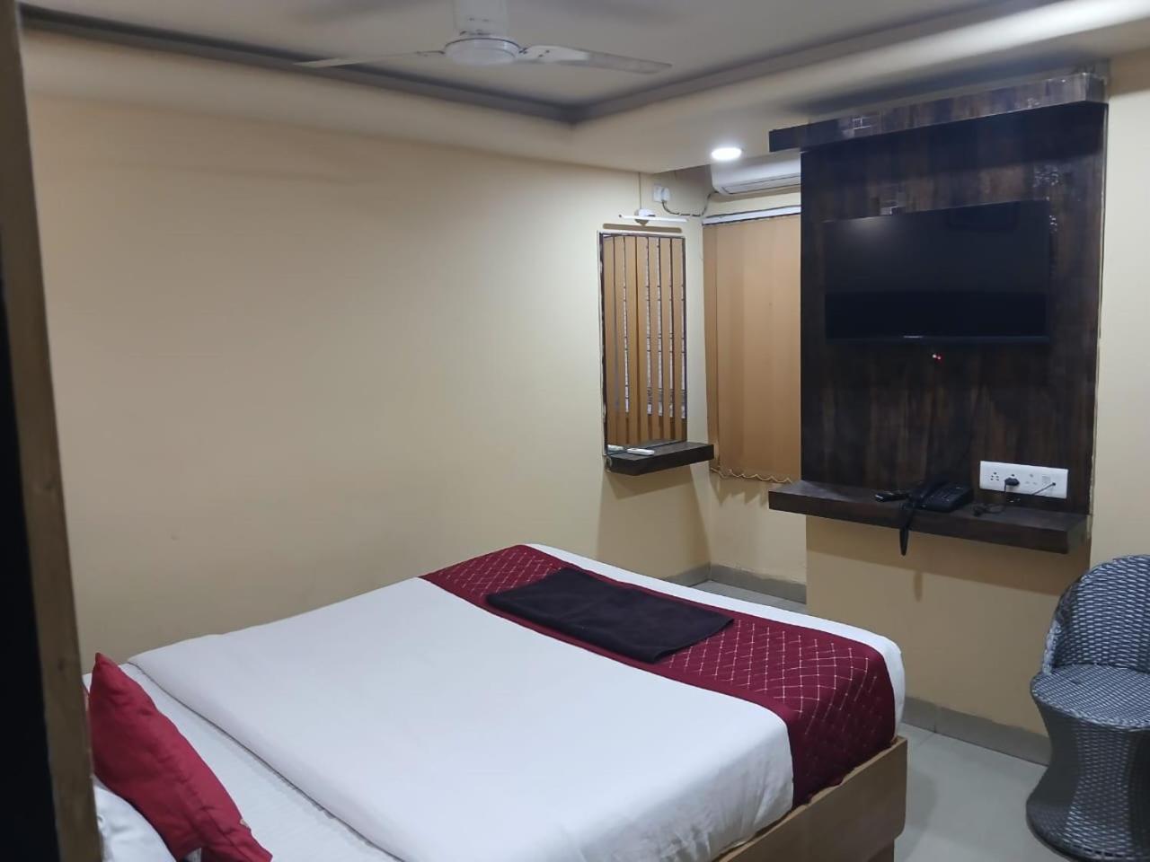 Blossoms Room Holiday Inn- Lakdikapul Hyderabad Ngoại thất bức ảnh